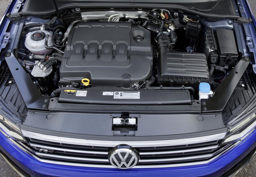 Моторный отсек Volkswagen Passat R-Line Variant (B8) 2019 года  (WW) (фото 32 из 49)